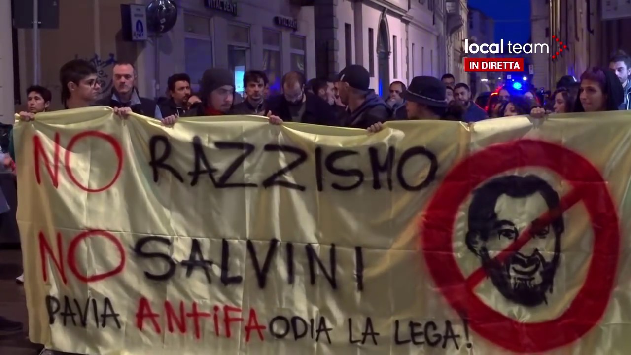 LIVE Pavia, comizio Salvini: tensione in piazza tra polizia e contestatori