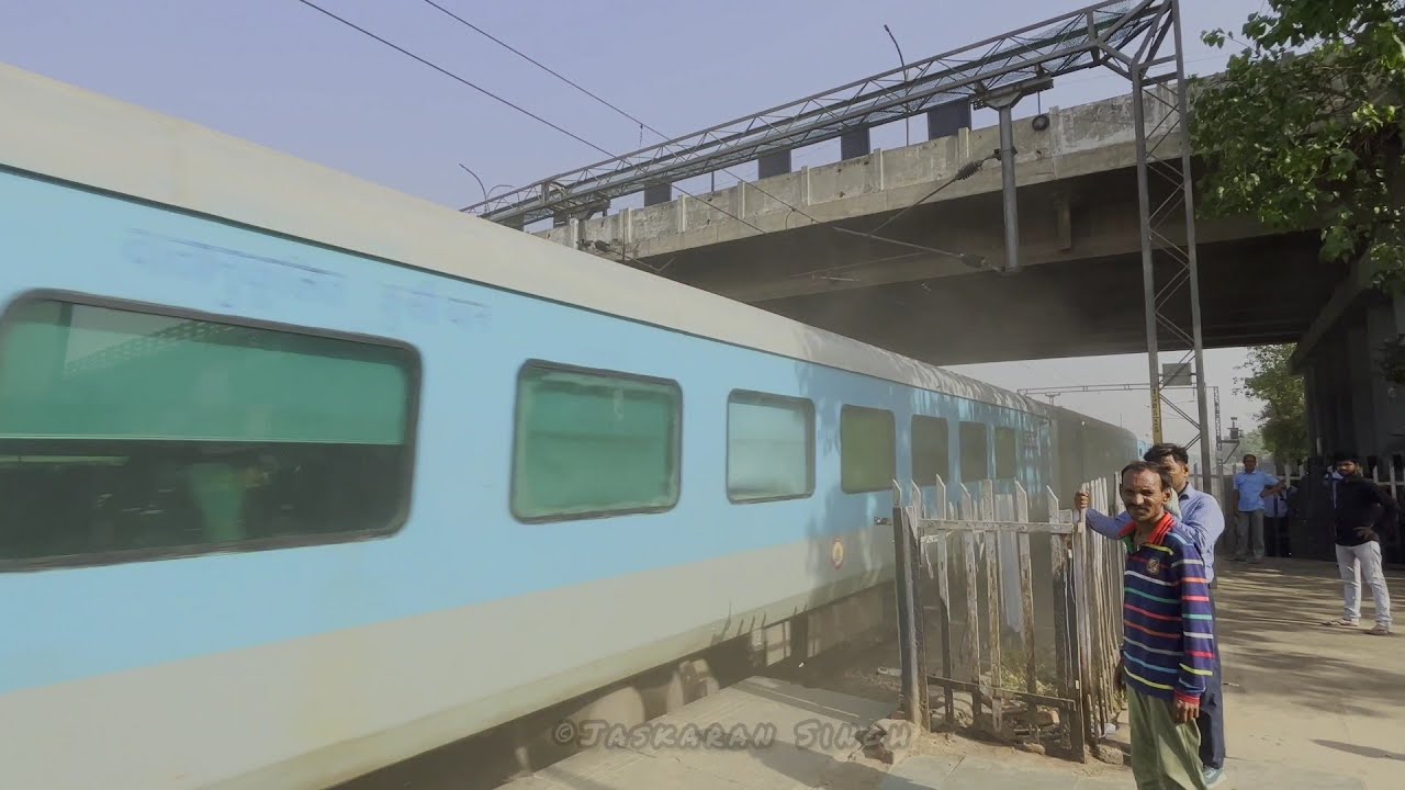 160 KMPH Big Runover Averted !!! WAP-5 Gatimaan Disappears in Blink of an Eye !!! 🔥🔥