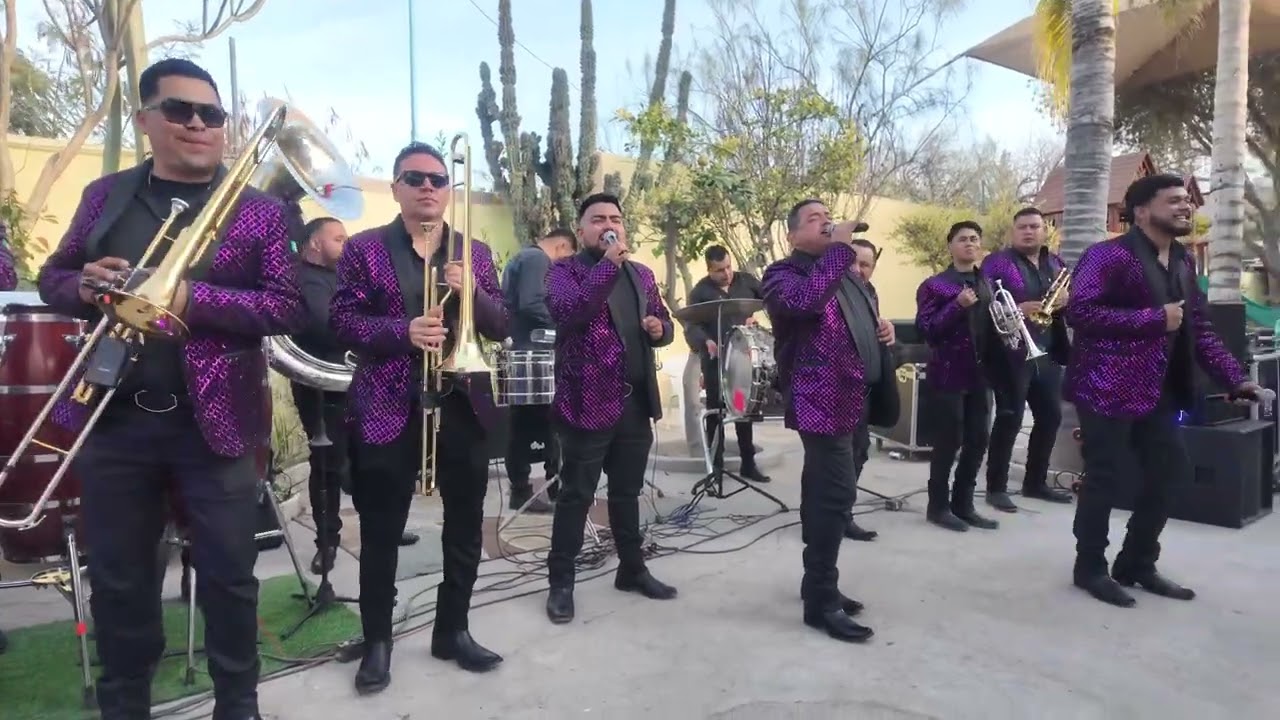 Banda comarca-ojitos verdes