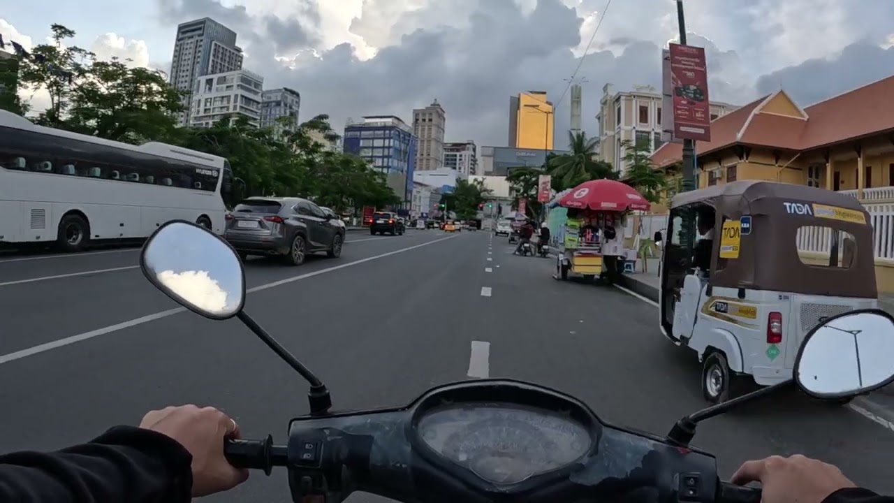 ផ្លូវពីសណ្ឋាគារកាំបូឌីយ៉ាណាទៅវិមានឯករាជ្យ Cabodiana Hotel to independence Monument 9 November 2025