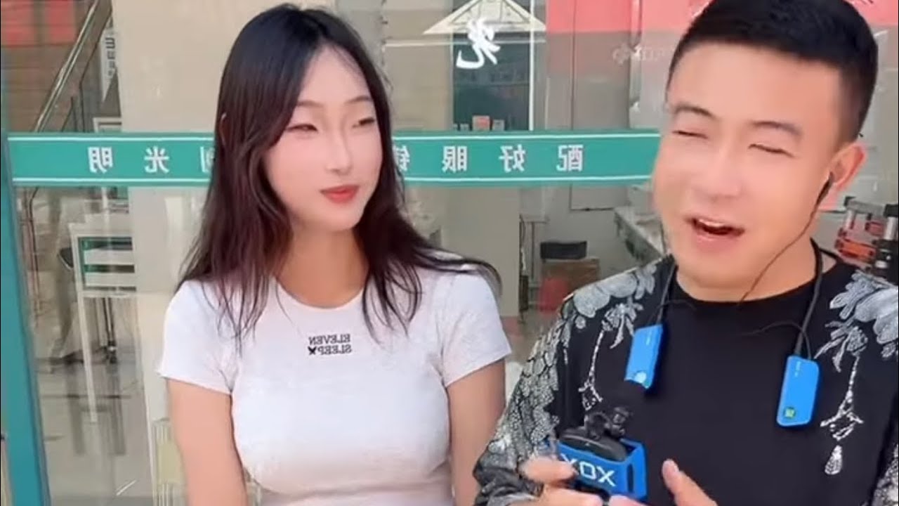 元帅户外搞笑与美女互动￼