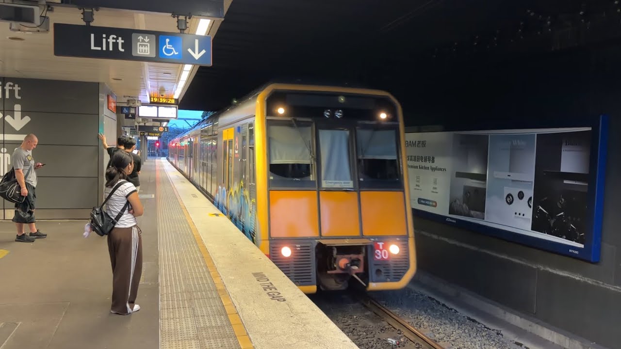 Tangara T set and Mariyung D set trains at Epping