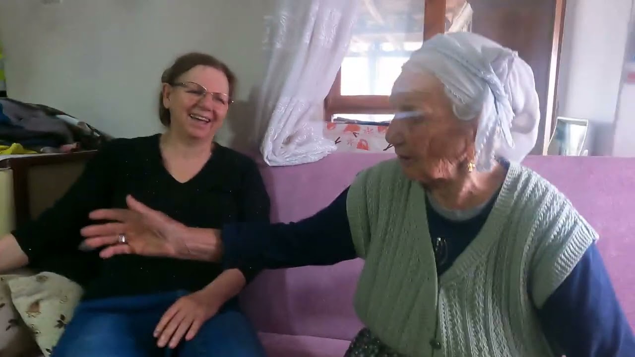 Arefe günü köye gittik. Evde ananem yok. Süper kadın ile gezmeden geldiler