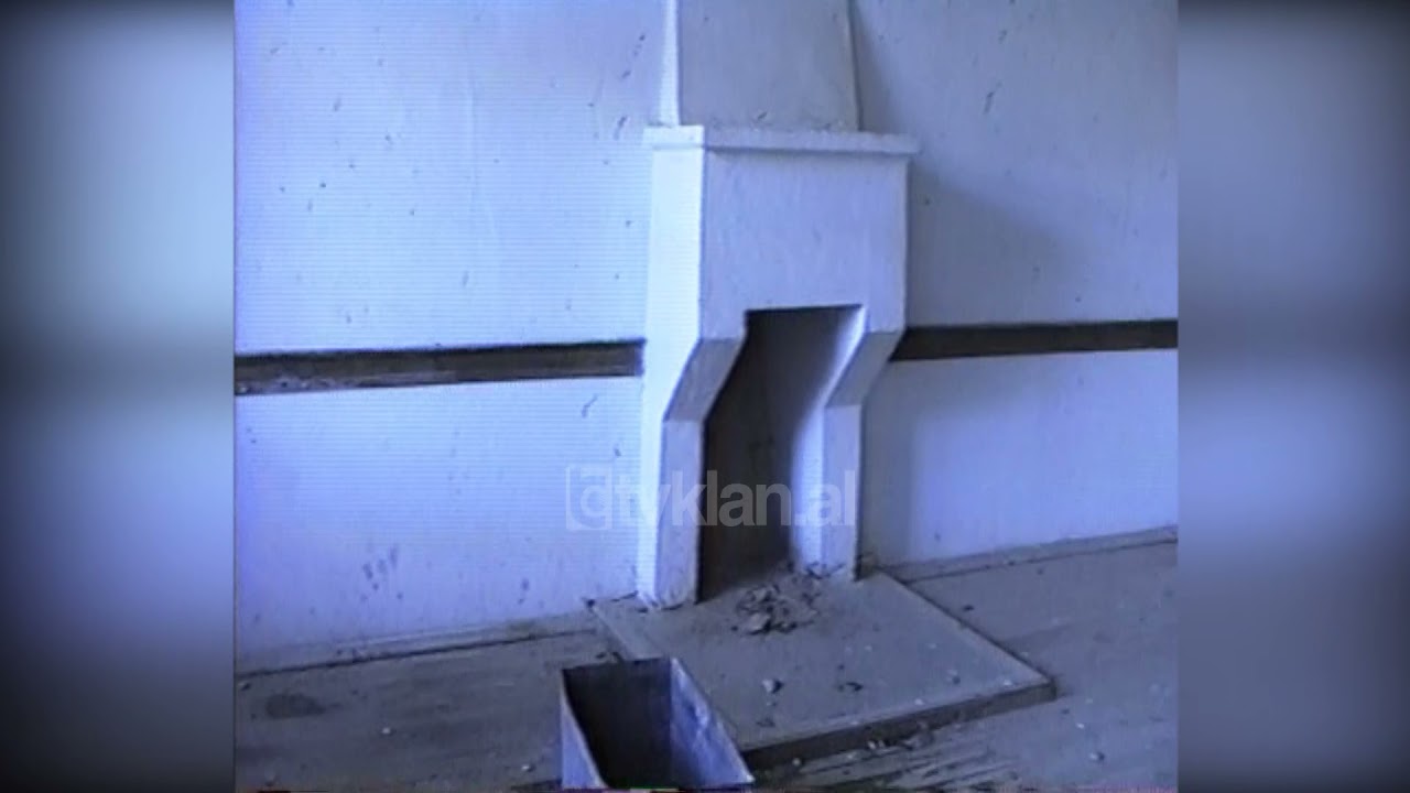 Nostalgjikët e Enver Hoxhës në Labinot Mal ruajnë me fanatizëm bustin e tij - (7 Tetor 2002)