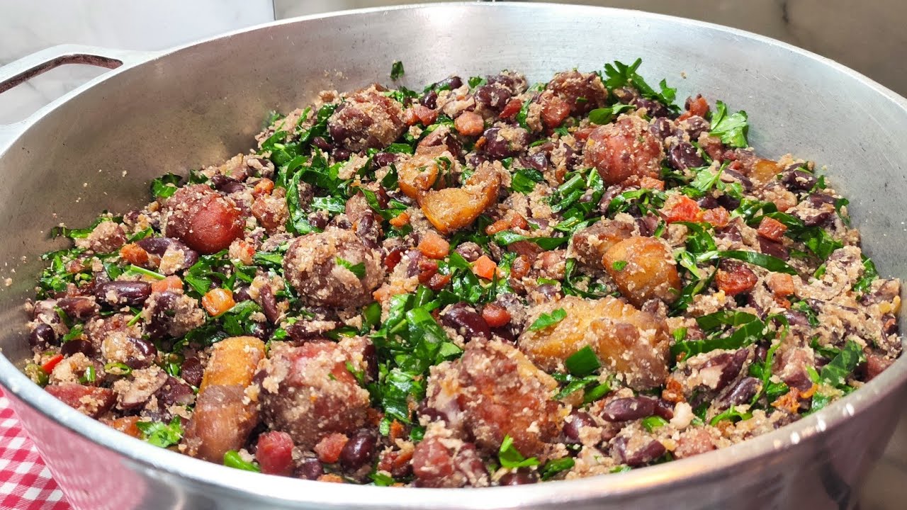 Feijão Tropeiro de Restaurante feito em casa ,quem prova sempre me pede a receita!