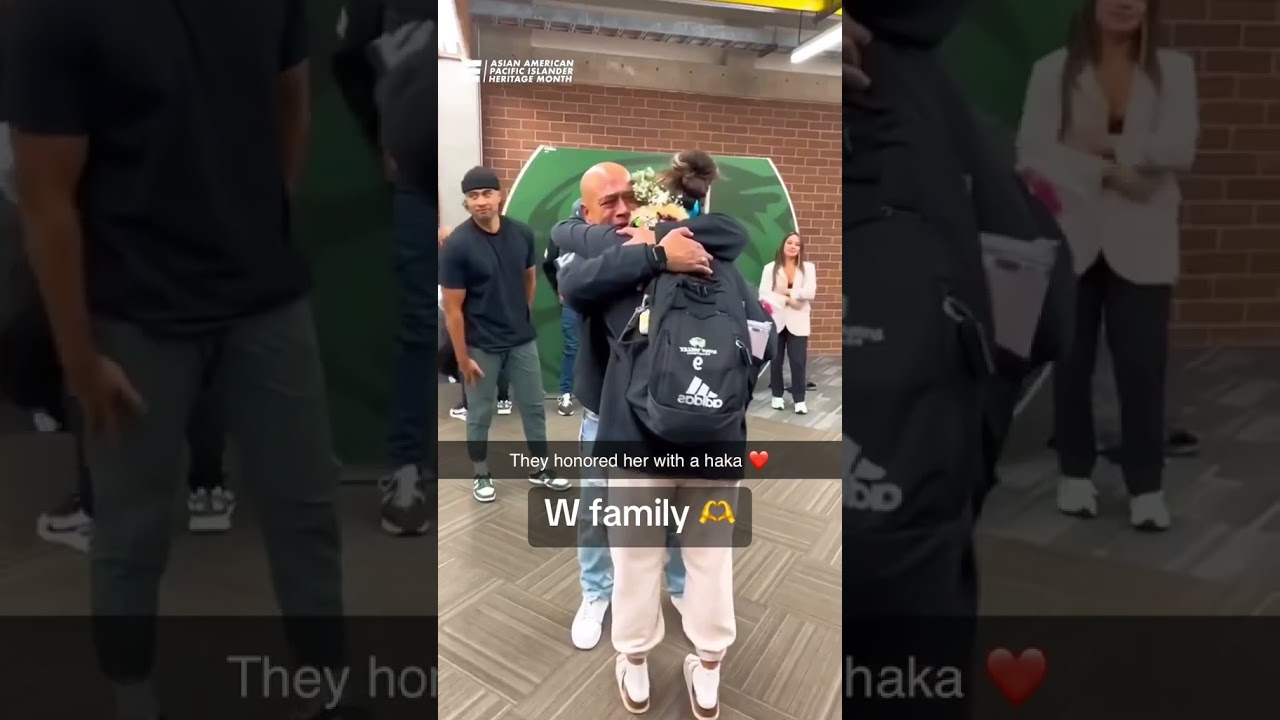 Her family honored her with a Haka before her Senior Night 🥹