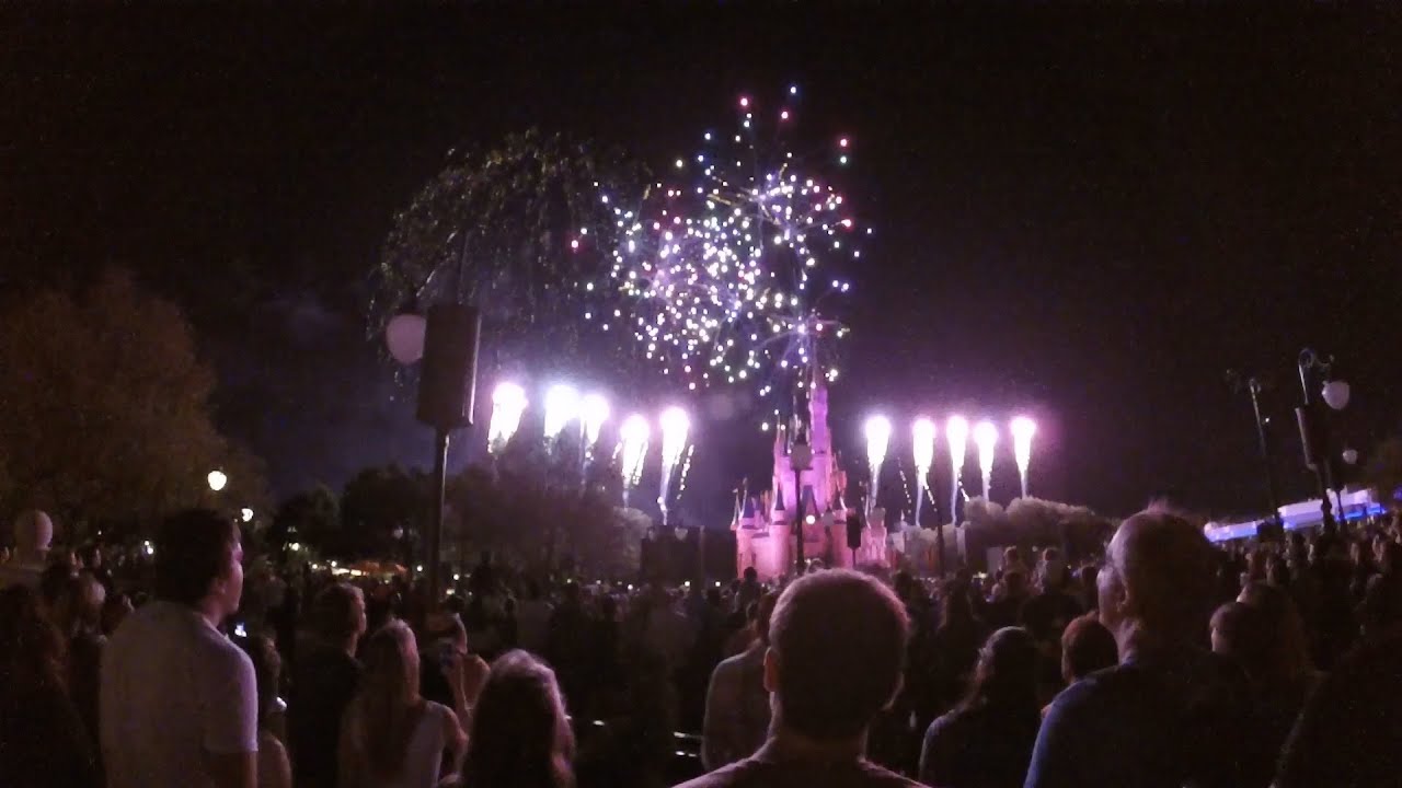 Фейерверк желаний из новой зоны FastPass Hub в Disney's Magic Kingdom!!! (5.3.2015)