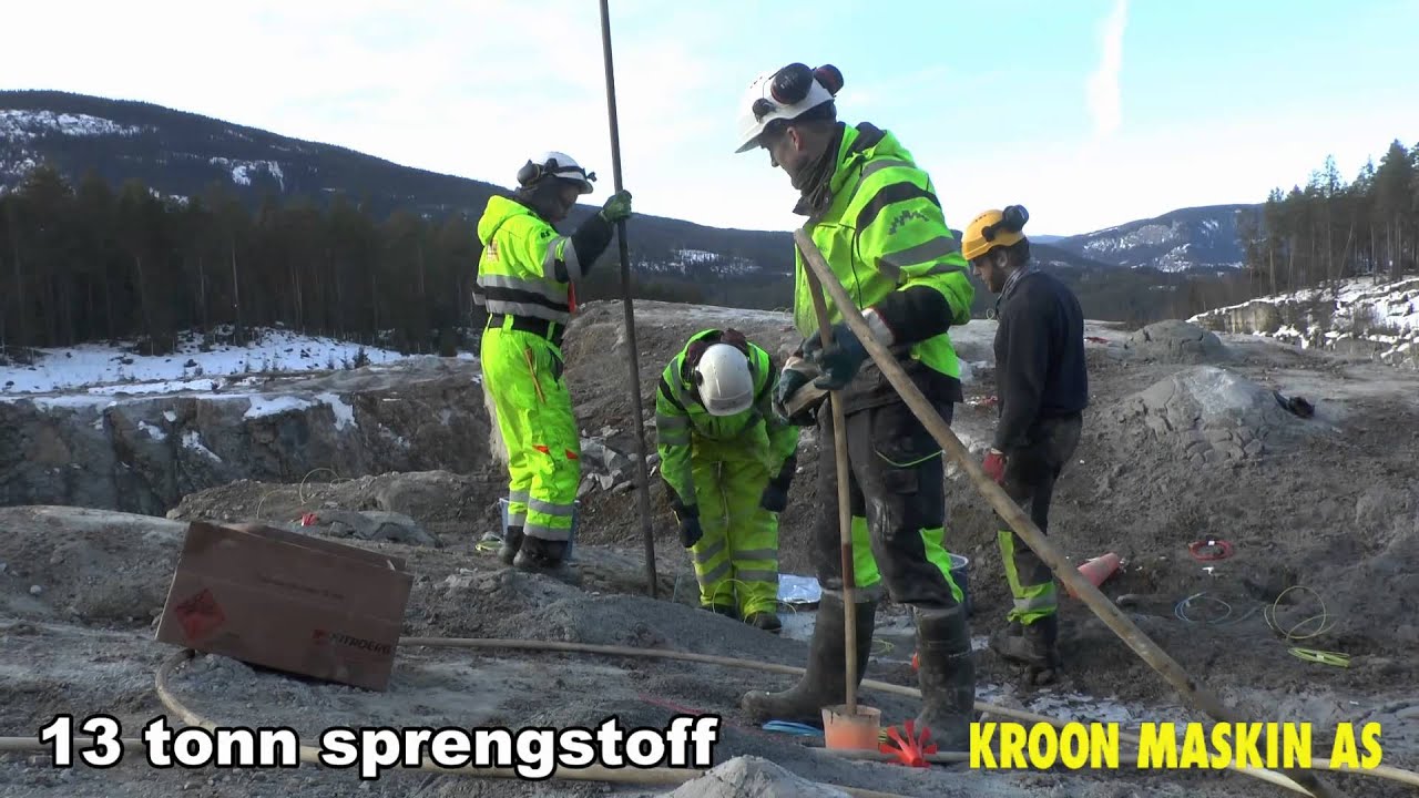 Kroon Maskin AS sprenger på Kalplassen for Valdres Pukkverk.