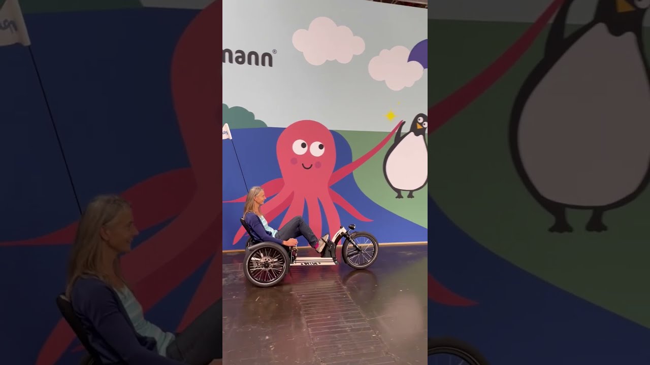 FiNiFuchs mit Schuchmann  auf der REHACARE 2022 - das Liegerad Mats