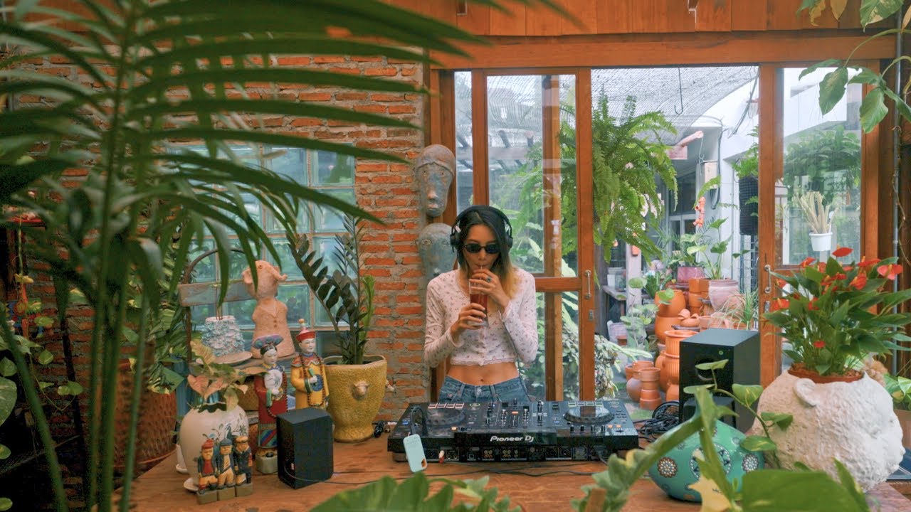 Sunday Morning Clean Up Vibe | Jazz / Soul / House Music @ The Jungle on Ekamai in Bangkok | UNIX 🇹🇭