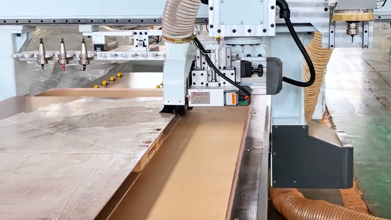 woodworking CNC Router with saw blade