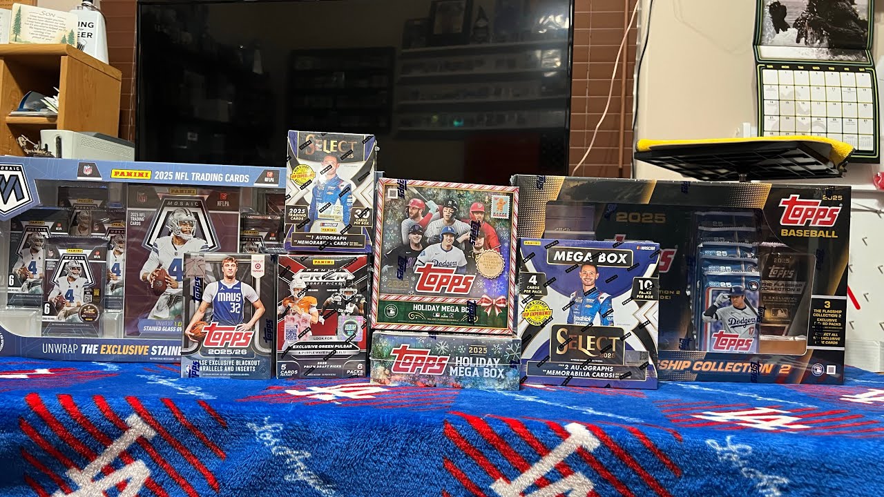 Рождественская коллекция бейсбольных карточек Topps Holiday Mega X 2 2025 года — две пронумерован...