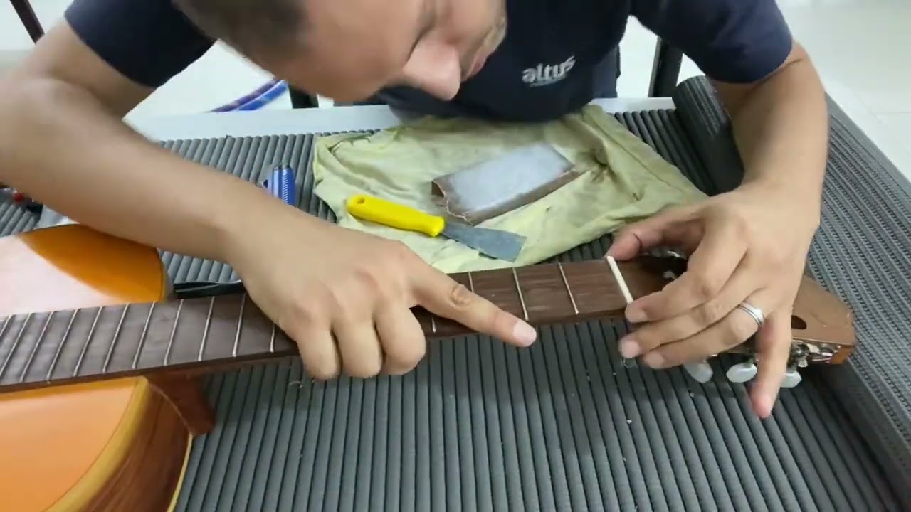 Ajustes em Violão Di Giorgio 18 - Classic Guitar - Como trocar a Pestana - Parte 2/5