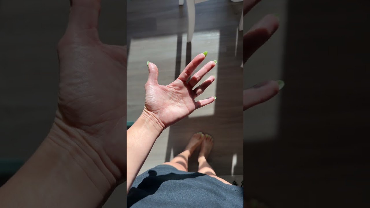 a moment for the new nails 💚 #nails #hands #veins #feet #manicure #pedicure