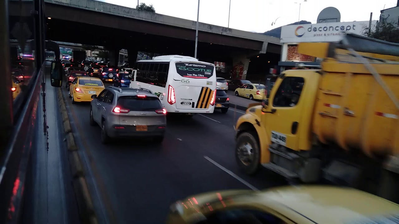 NQS Autopista Norte sentido sur norte en trasnmilenio en hora pico