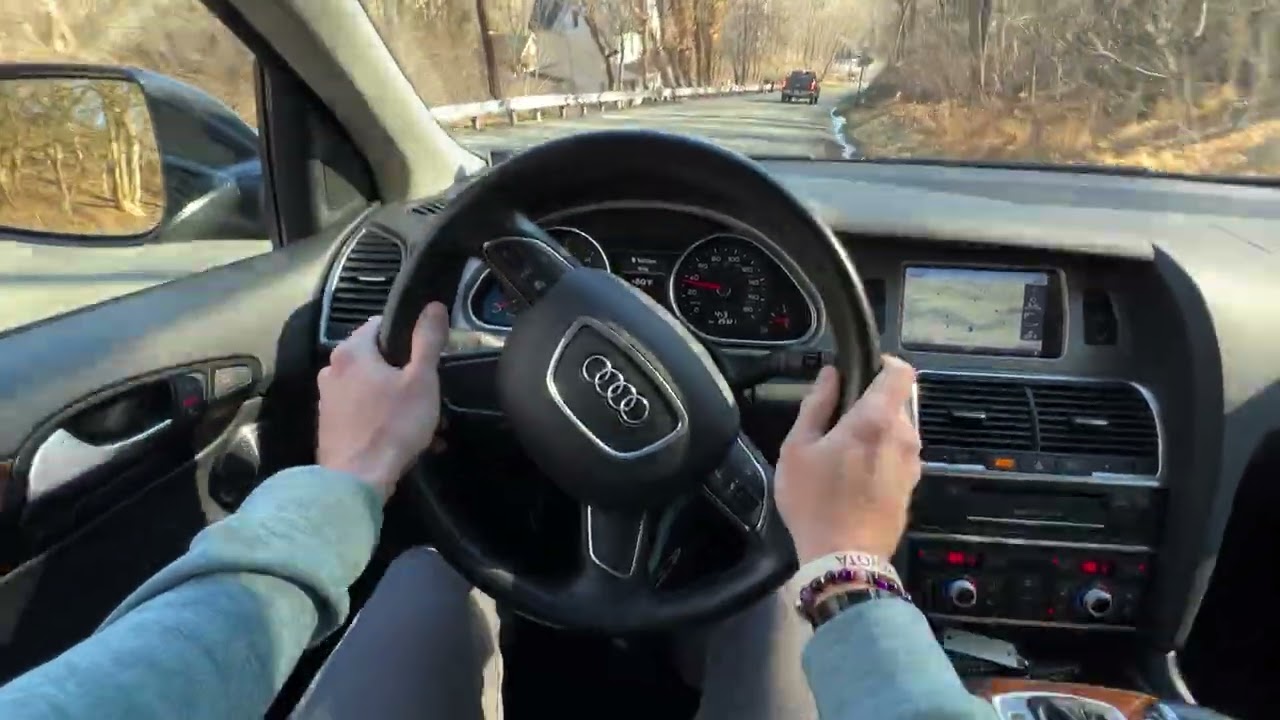 2013 Audi Q7 Driving