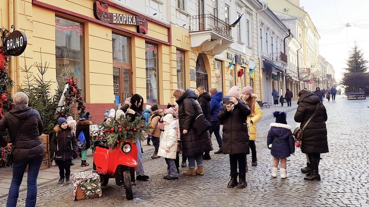 🌲 ЯЛИНКА в ЧЕРНІВЦЯХ!#україна#чернівцімісто#новийрік#війнавукраїні#2023рік#ёлка в черновцах