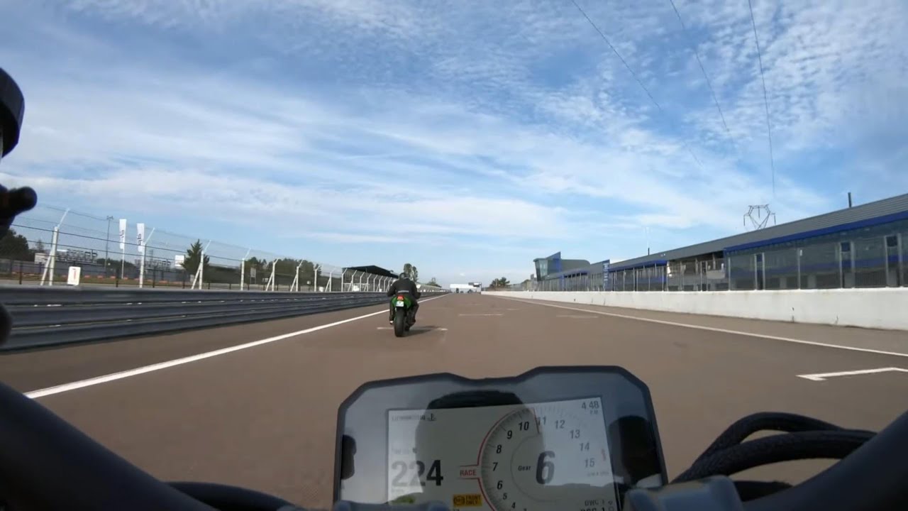 Premiere fois sur circuit Dijon prenois moto