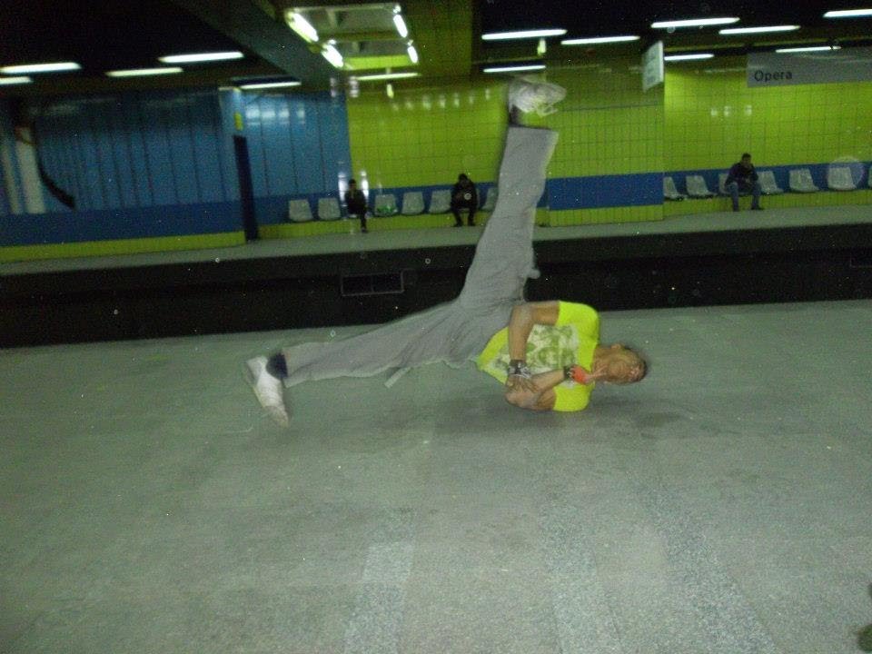 LEARN TO BREAKDANCE How to Windmillتعلم حركه المروحه/الطحونة