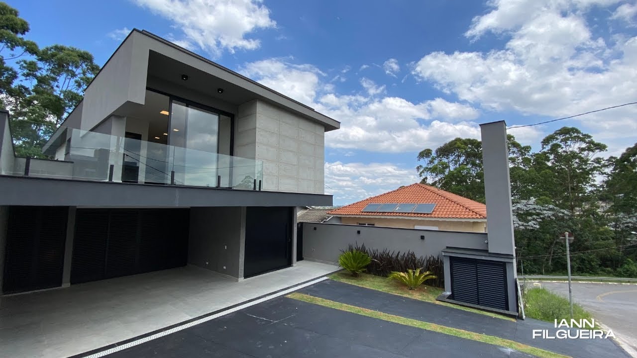Sobrado com 350 m² com 3 suítes a venda em Condomínio Fechado em Aruja (Vendido)