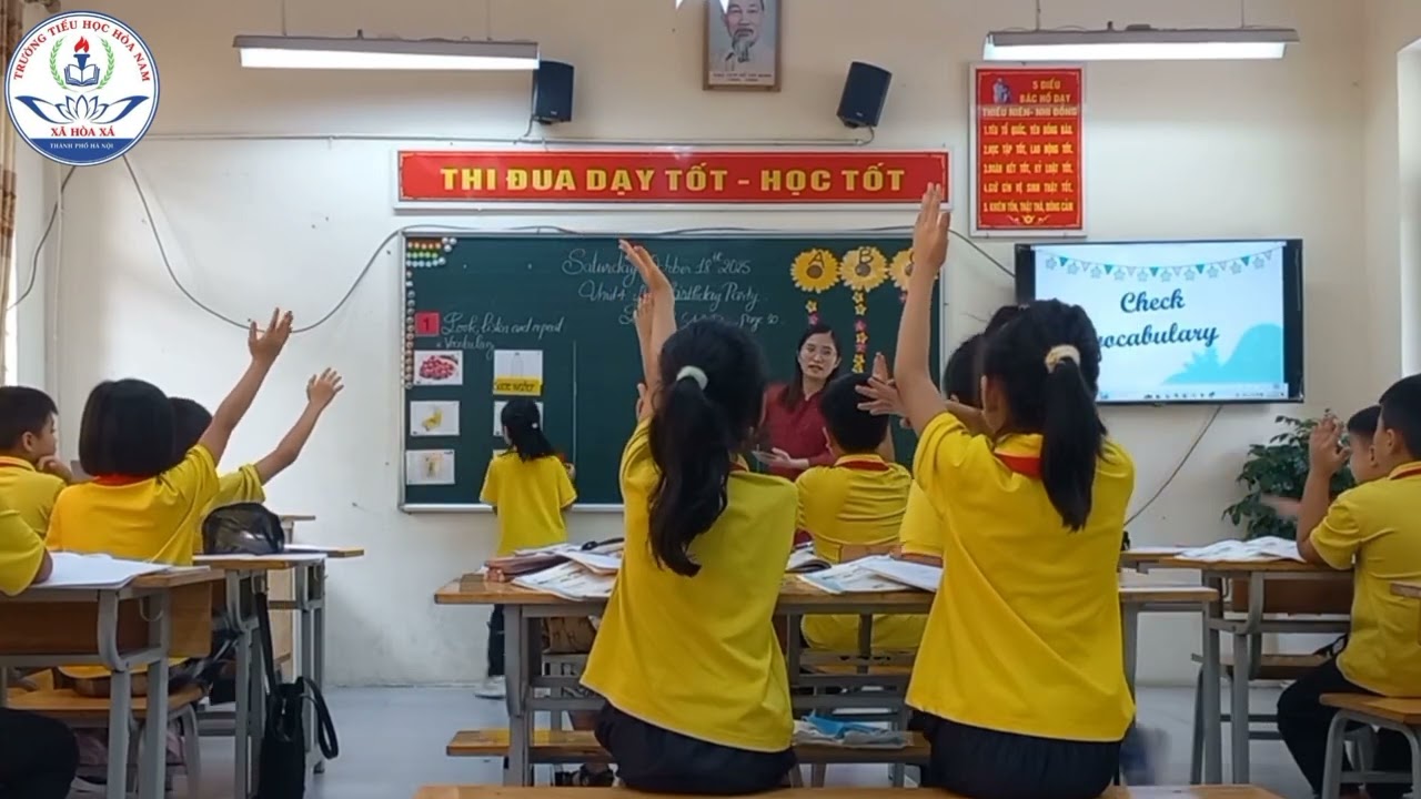 Tiết dạy môn Tiếng Anh dự thi hội thi GVDG cấp trường năm học 2025-2026 của trường Tiểu học Hòa Nam