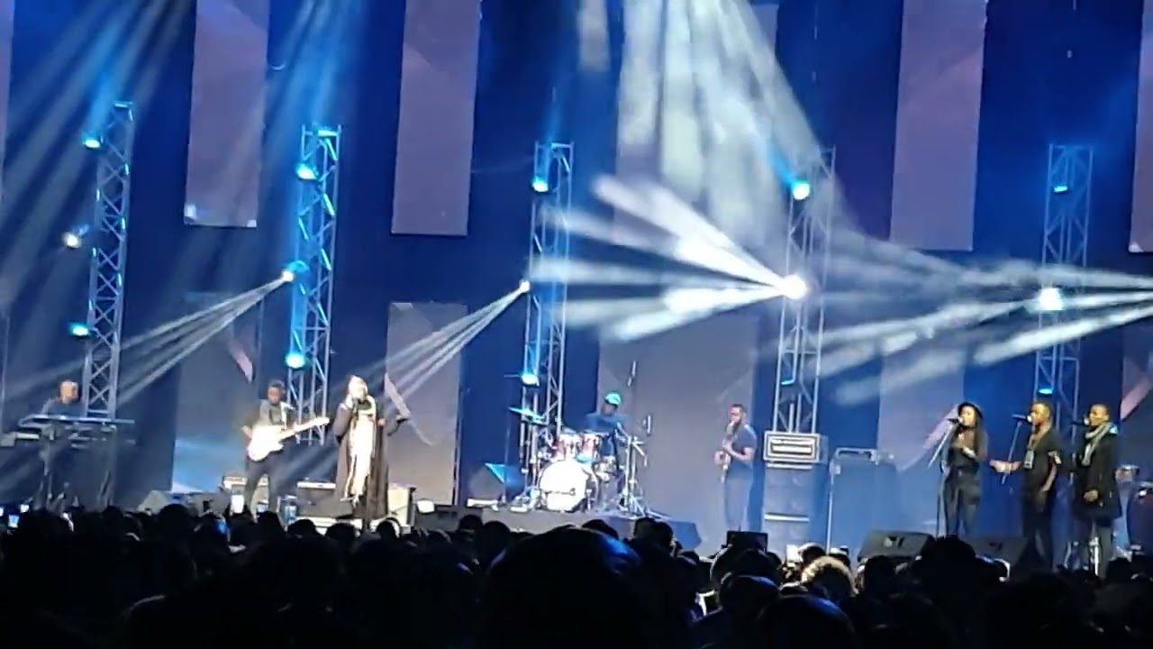 Vusi Nova Performs 