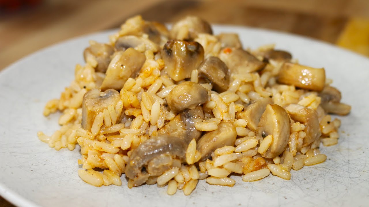 Cremiger Reis mit Pilzen. Einfaches und leckeres Abendessen!