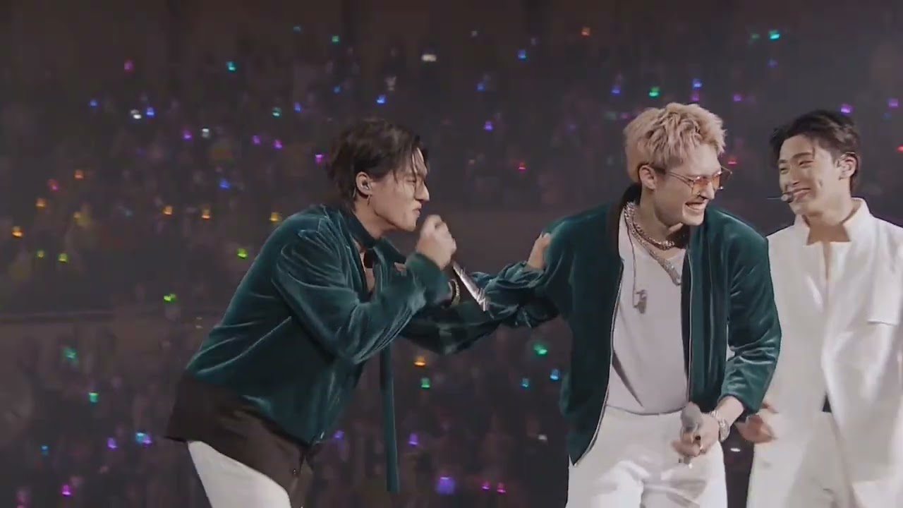 WAVE – ATEEZ (에이티즈) THE FELLOWSHIP: BREAK THE WALL in JAPAN