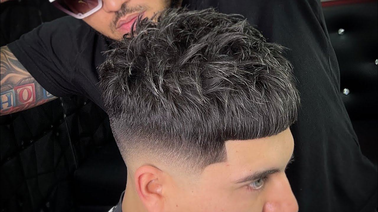 Corte desvanecido medio más peinado crop