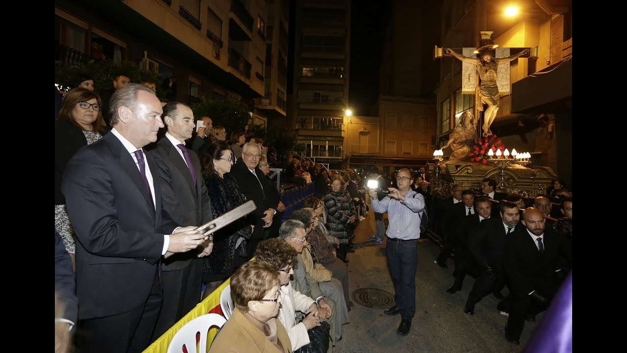 Alberto Fabra asiste a la procesión 'Pasión de la Muerte de Cristo' de Crevillent