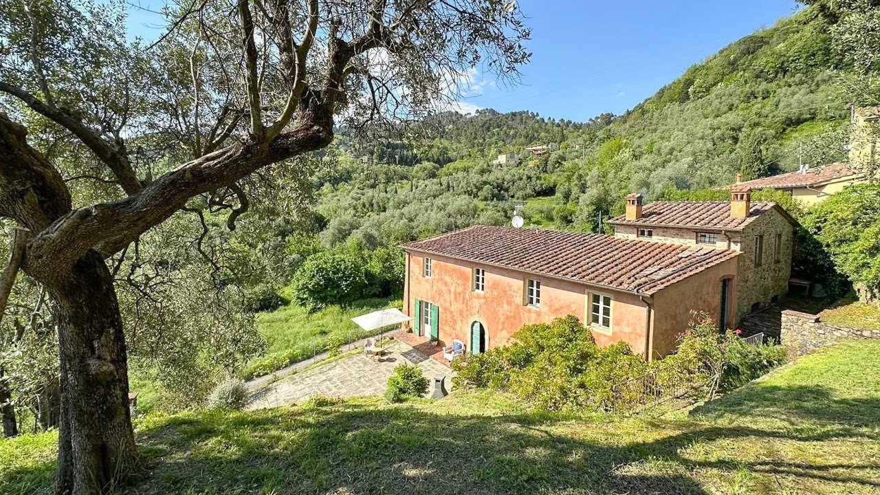 IL PIETRETO - For SALE in Tuscany, near Lucca, wonderful Tuscan farmhouse with land and amazing view