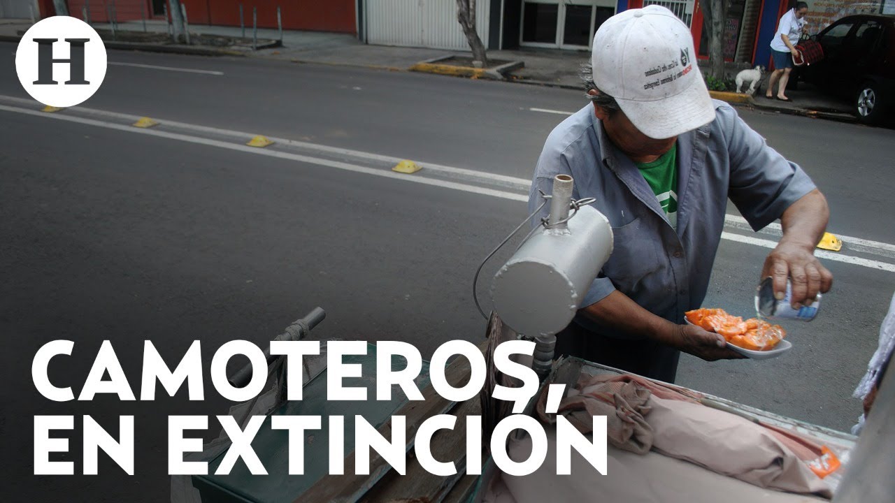 Camoteros en M&eacute;xico, uno de los oficios perdidos; John Mart&iacute;nez vende camotes para estudiar medicina