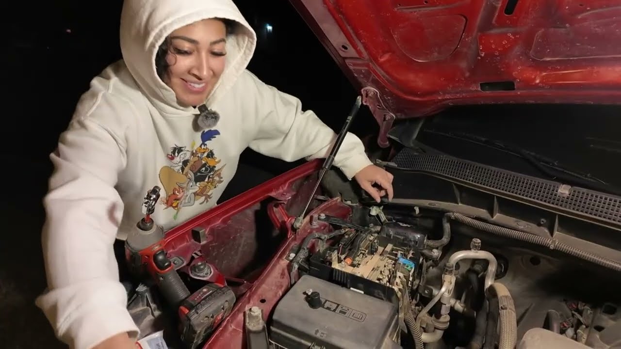Guía para principiantes: Mi esposa cambia la batería de la Chevy Silverado 2021
