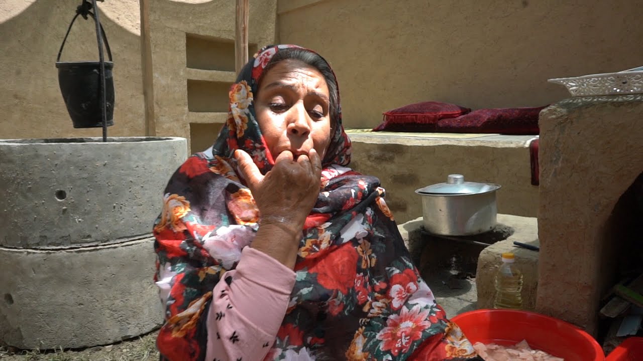 مهمان که ده وقت نان چاشت رسید خاله نفیسه ره عصبانی ساخت