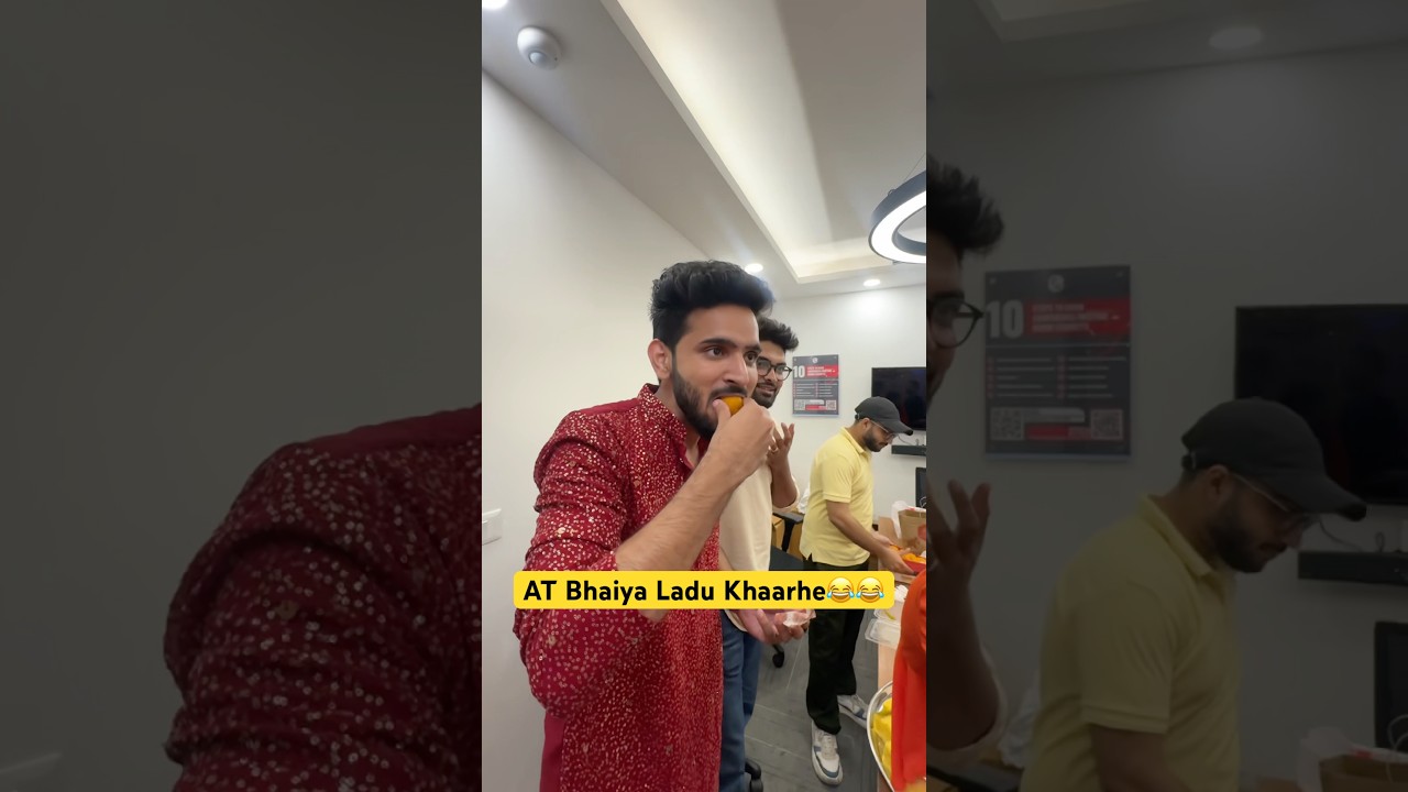 Akshay Sir Laduu Khaate Huwe😂🥳 #akshaysir #pw