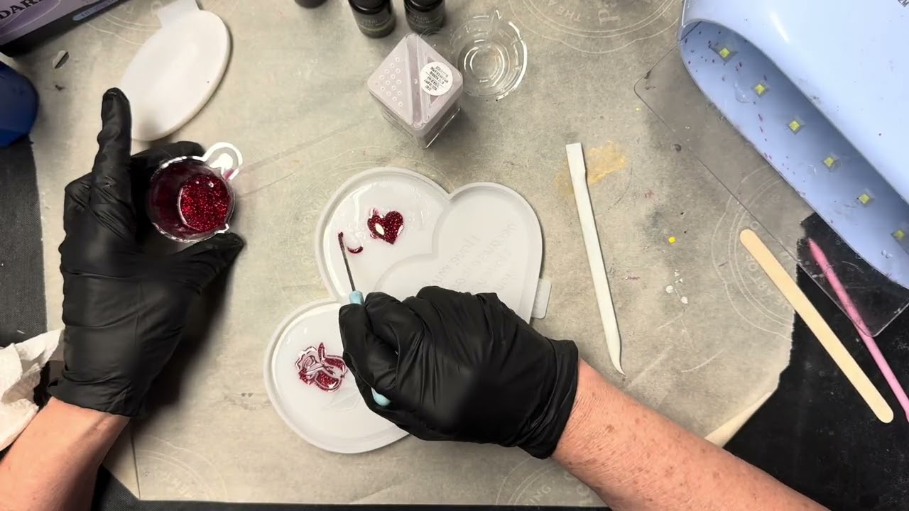 498- Today we have a new mold to do. With uv resin and regular resin and glitter 