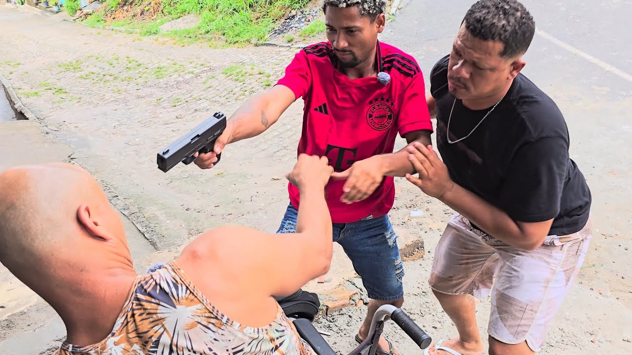 O CADEIRANTE MALANDRO MEXEU COM QUEM NÃO CONHECIA E SE DEU MAL 