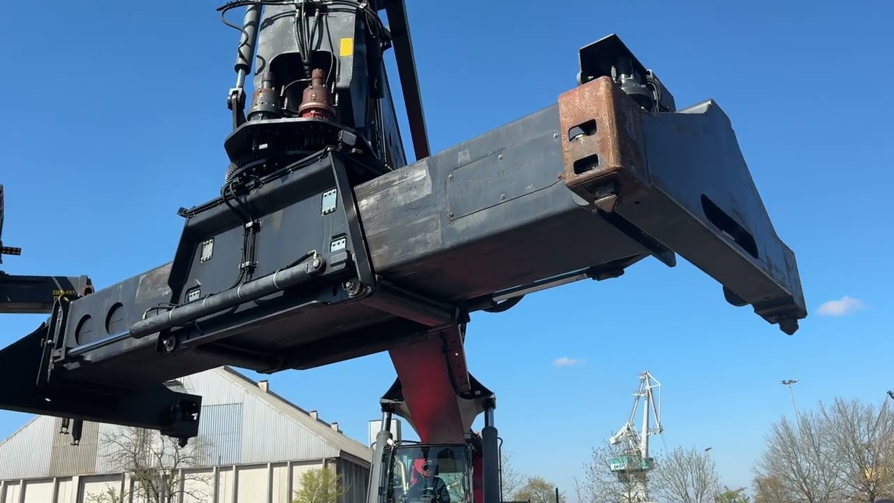 D4111 Kalmar DRG450 65S5X Kalmar Reachstacker from 2015