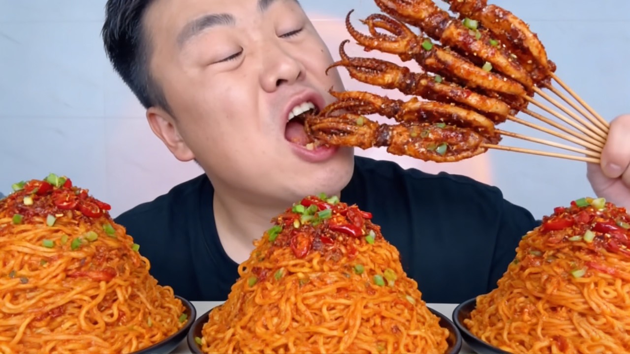 【ASMR】【MUKBANG】Xiaofeng ge’s immersive Spicy Squid  Spicy Beef Ribs Braised Pork Knuckle！