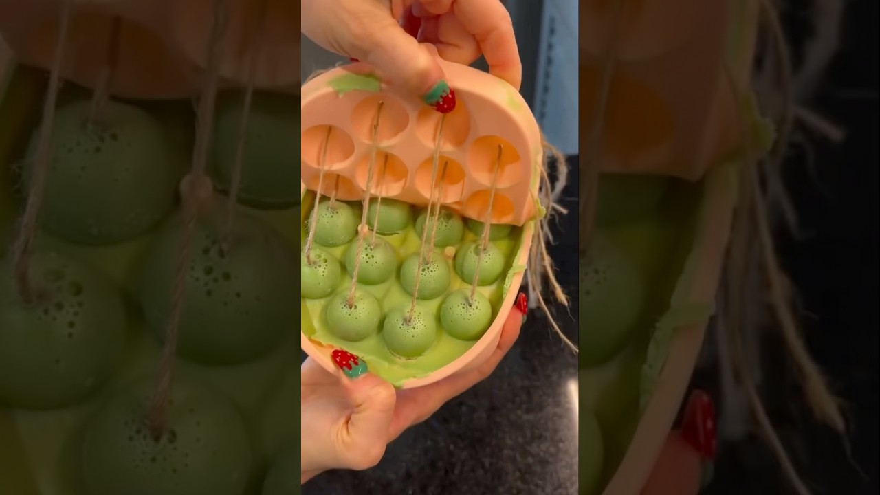 Jab&oacute;n en forma de uva recetario de jabones naturales