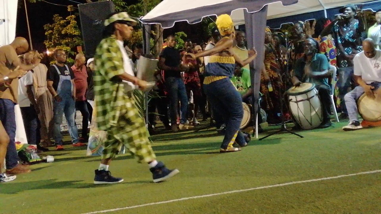 Gwo ka à Lauricisque Orel Nicoise au chant Léon makè. Une bonne énergie bien danseuse.