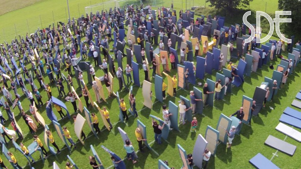 Worlds Largest Mattress Chain Reaction (1037 pieces)