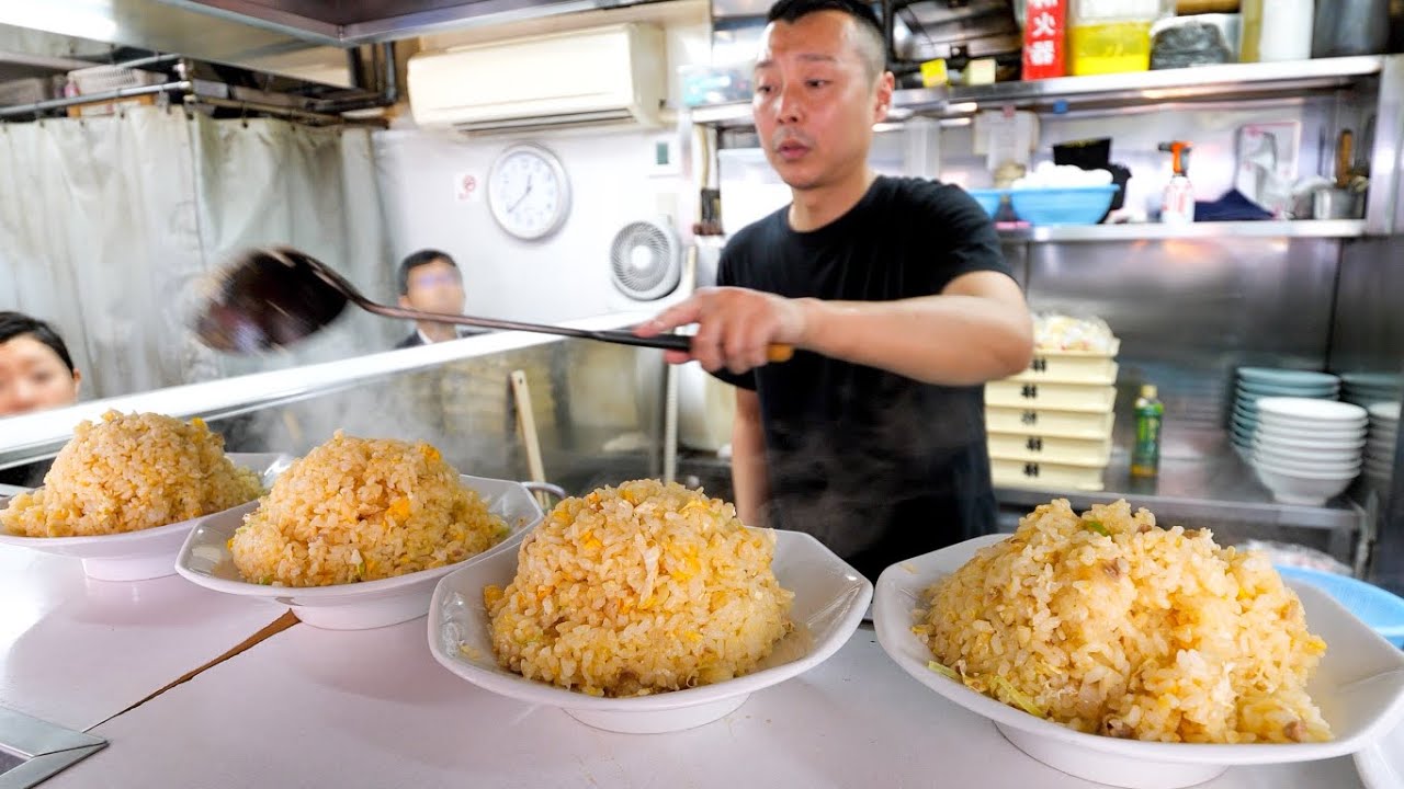 焼めし爆弾！常連が殺到する町中華職人の耳でも旨いリズミカルな鍋さばき丨Egg Fried Rice - Wok Skills in Japan