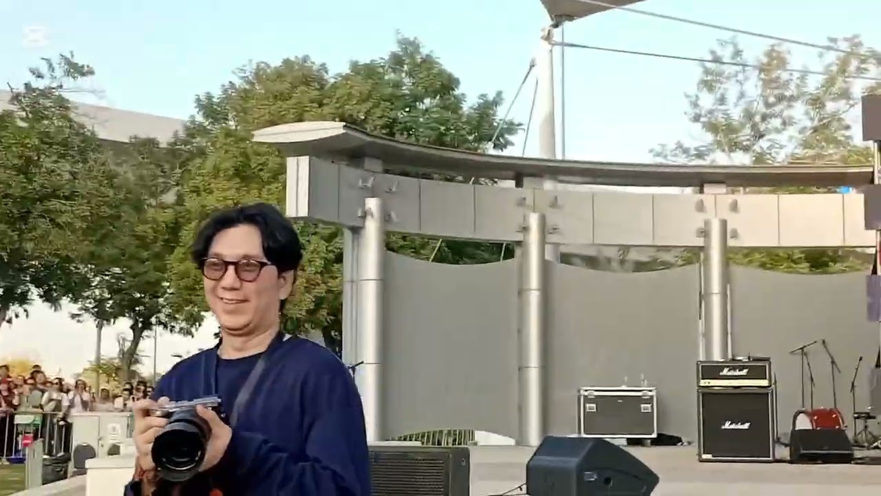 Jhong Hilario Nagpapakilig Sa Mga Fans at Barrio Fiesta Dubai, Zabeel Park