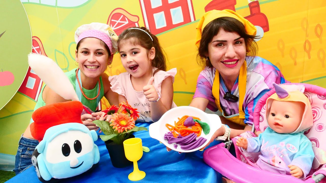 Ayşe ve Ümit ile kız oyunları. Defne Ümit'in kafesinde tatlı sipariş ediyor. Çocuk videoları