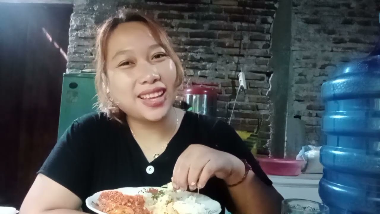 LAMA GAK MUNCUL,MAKAN SEKALIAN CERITA!!?