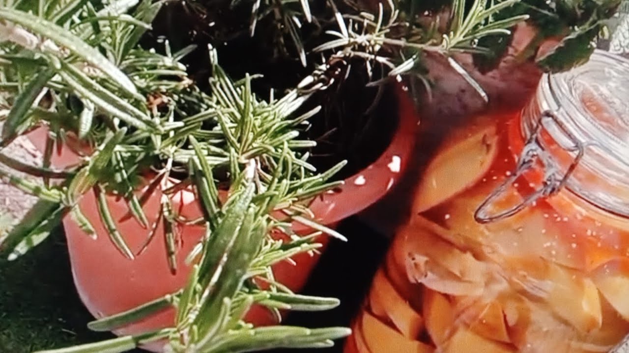 Свежая зелень и маринатное помешательство. Frutta, verdura freschi ed io faccio prodotti marinati.