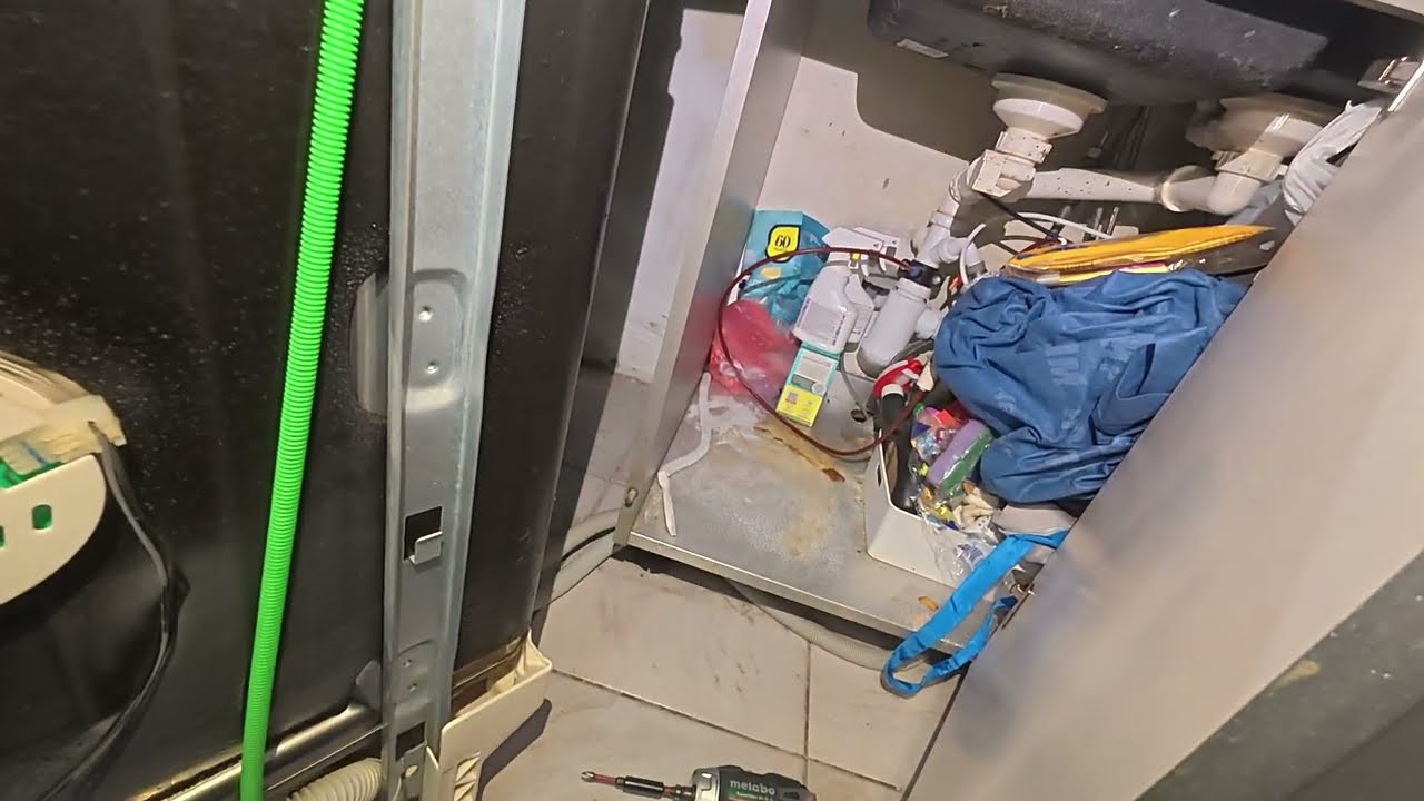 Посудомоечная машина Electrolux ошибка i10. Почему мне не нравятся эти посудомойки.