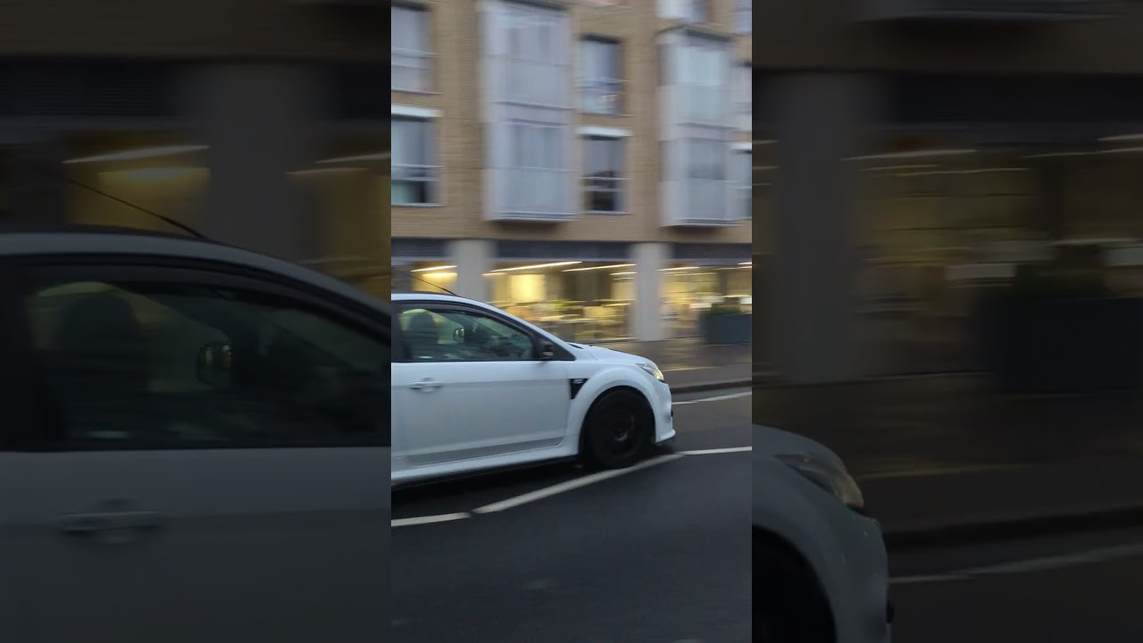 Insanely loud MK2 focus RS echoing through a town