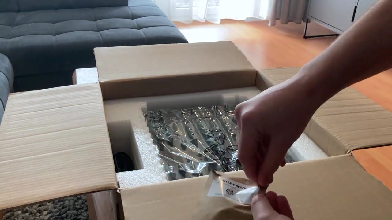 Allen & Heath Xone:92 MK2 Quick (and dirty) Unboxing